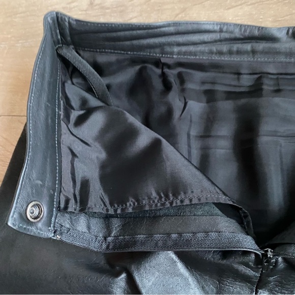 Vintage Leather pencil skirt by Sterling Stall made in Canada - Picture 6 of 7
